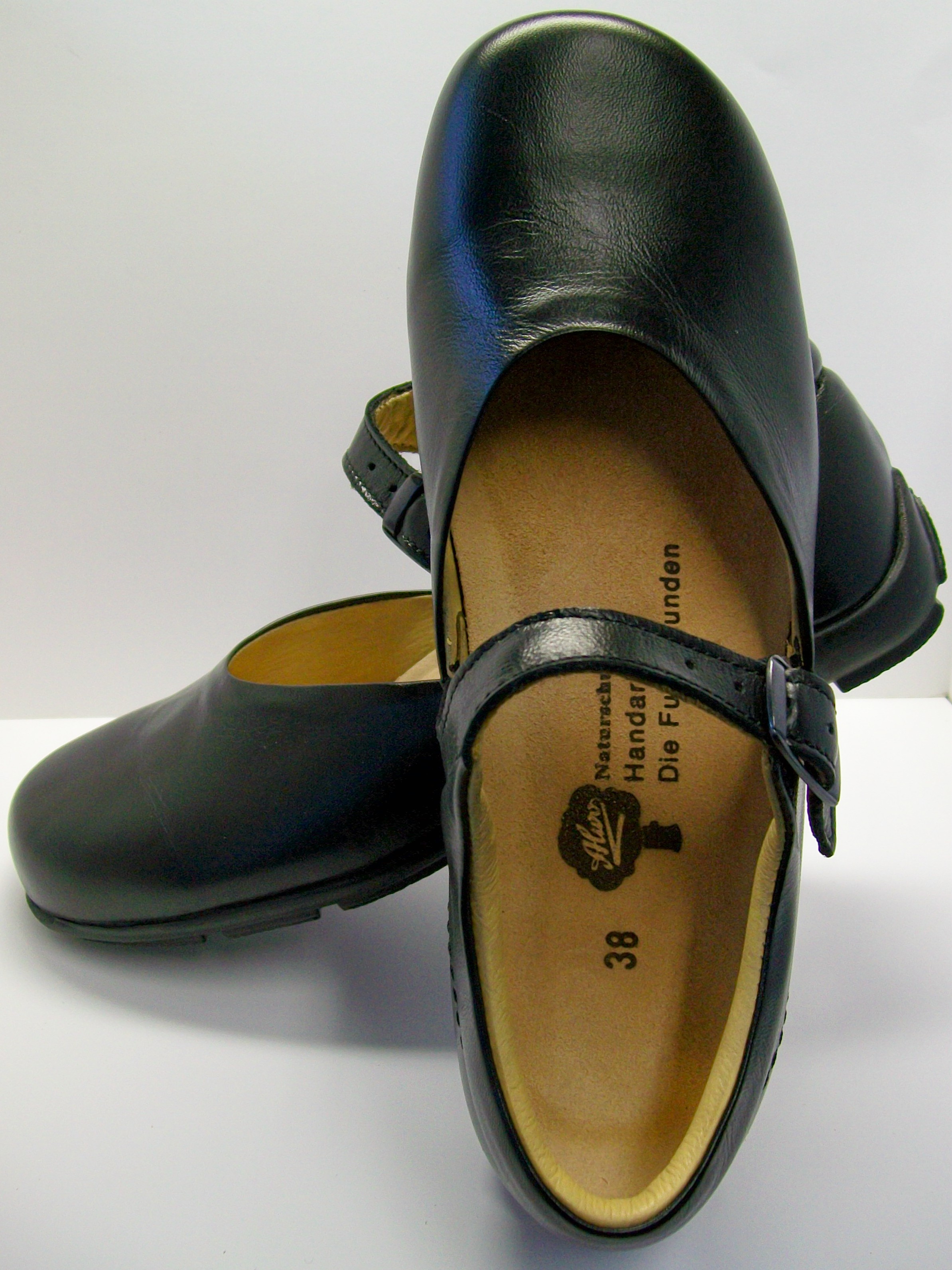 Alwo Naturschuhe - fabrikverkauf,Verkauf ab Fabrik,vegetabile Schuhe,flanzlich gegerbte Schuhe,Sandalen ,Treckingsandalen,Klettverschlußsandalen,Fußbettsandalen,KorkfußbettSneakers, Einlagen,Fußbett,Herrenschuh,Lederschuh,Pflanzlich gegerbt,Leder